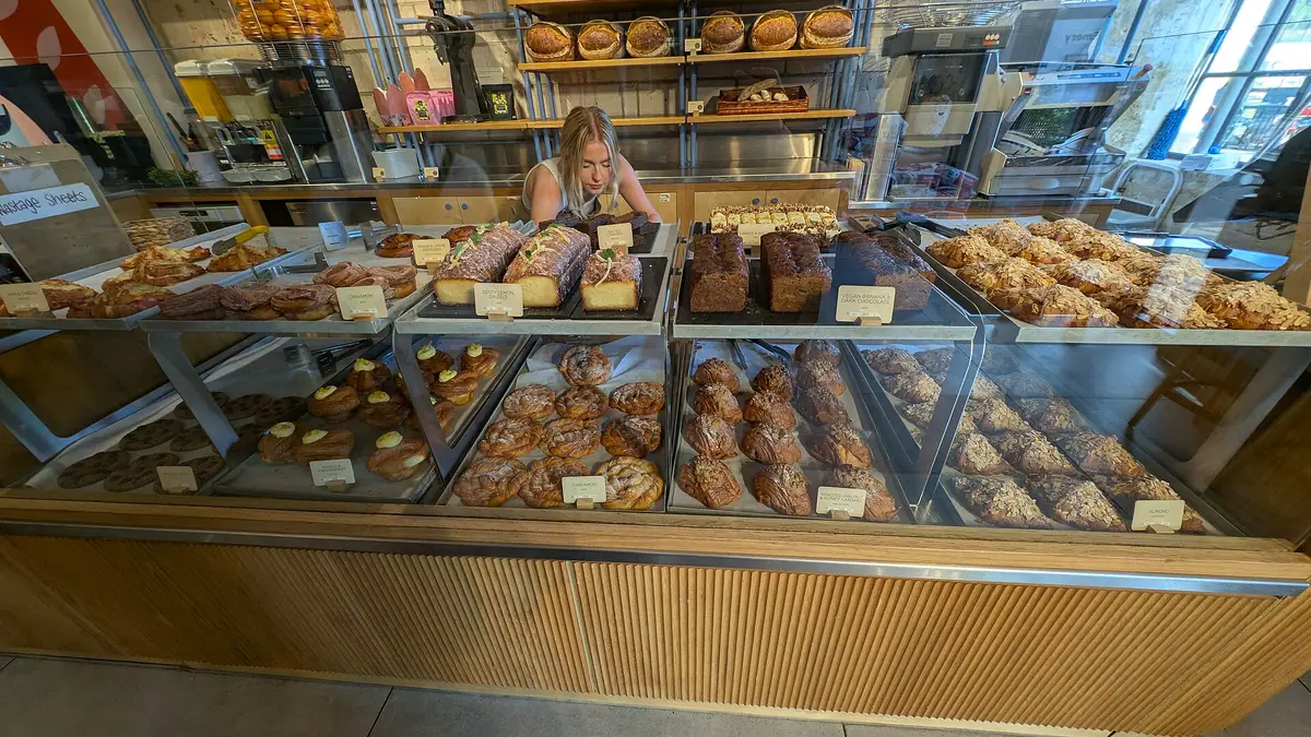 Irvine's Bakery – bakery in Beith town centre
